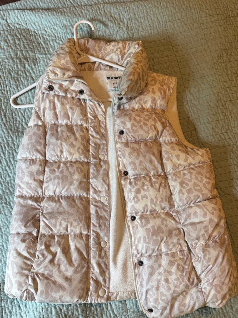 Old Navy Womens Cream & Tan Leopard Print Puffer Vest